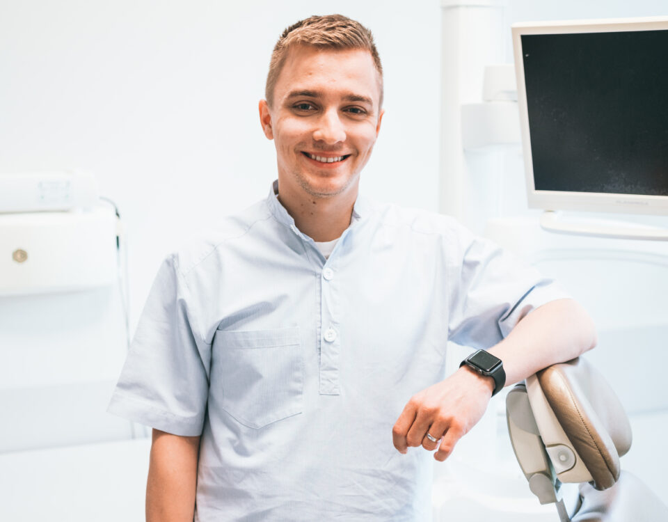 MDDr. Tomáš Kučera je zubný lekár v Schill Dental Clinic Bratislava.