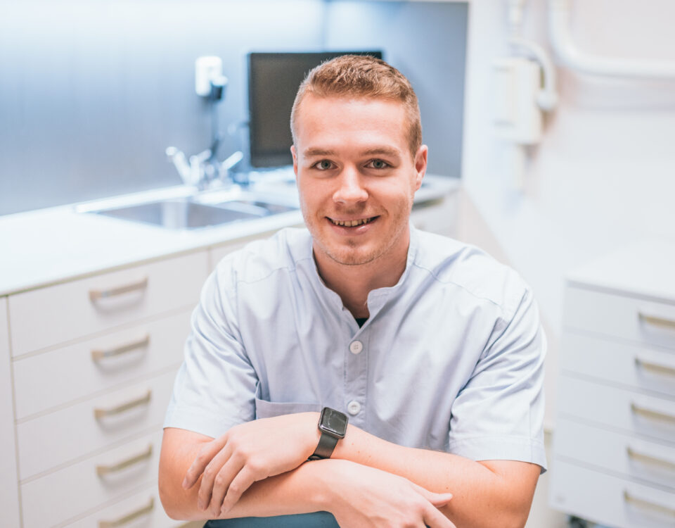 MDDr. Sándor Domsitz je zubný lekár v Schill Dental Clinic Bratislava.