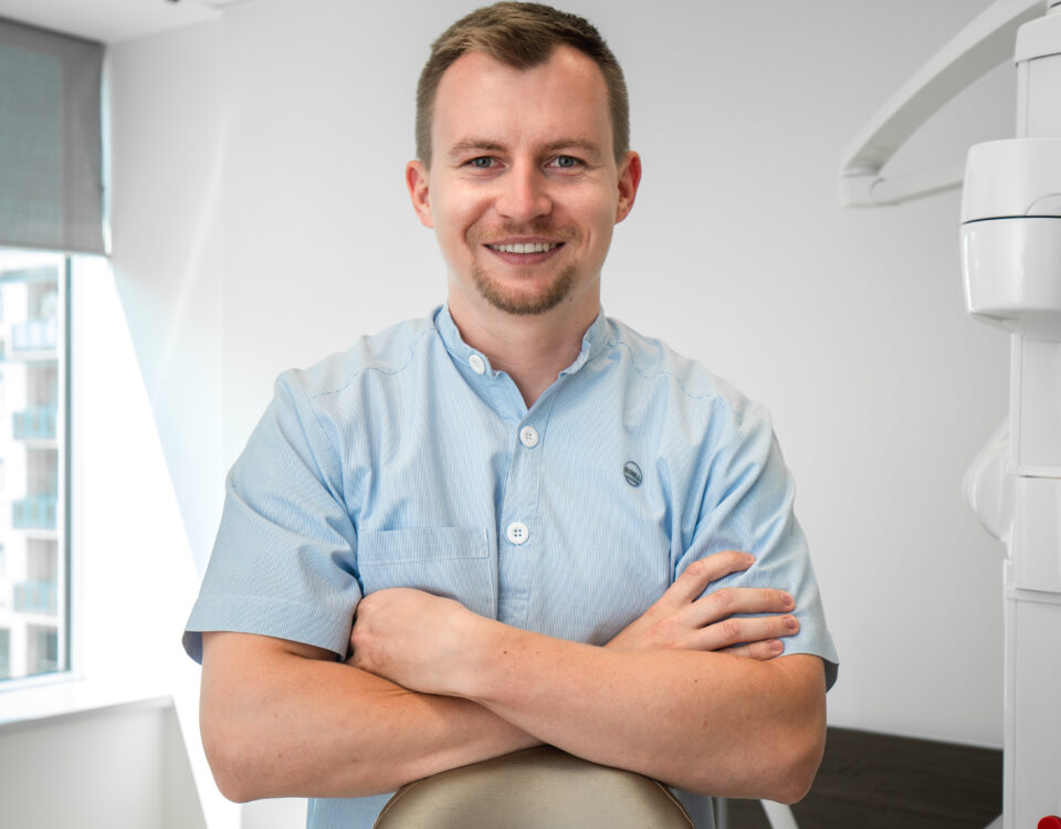 Vedúci lekár Schill Dental Clinic v Žiline.