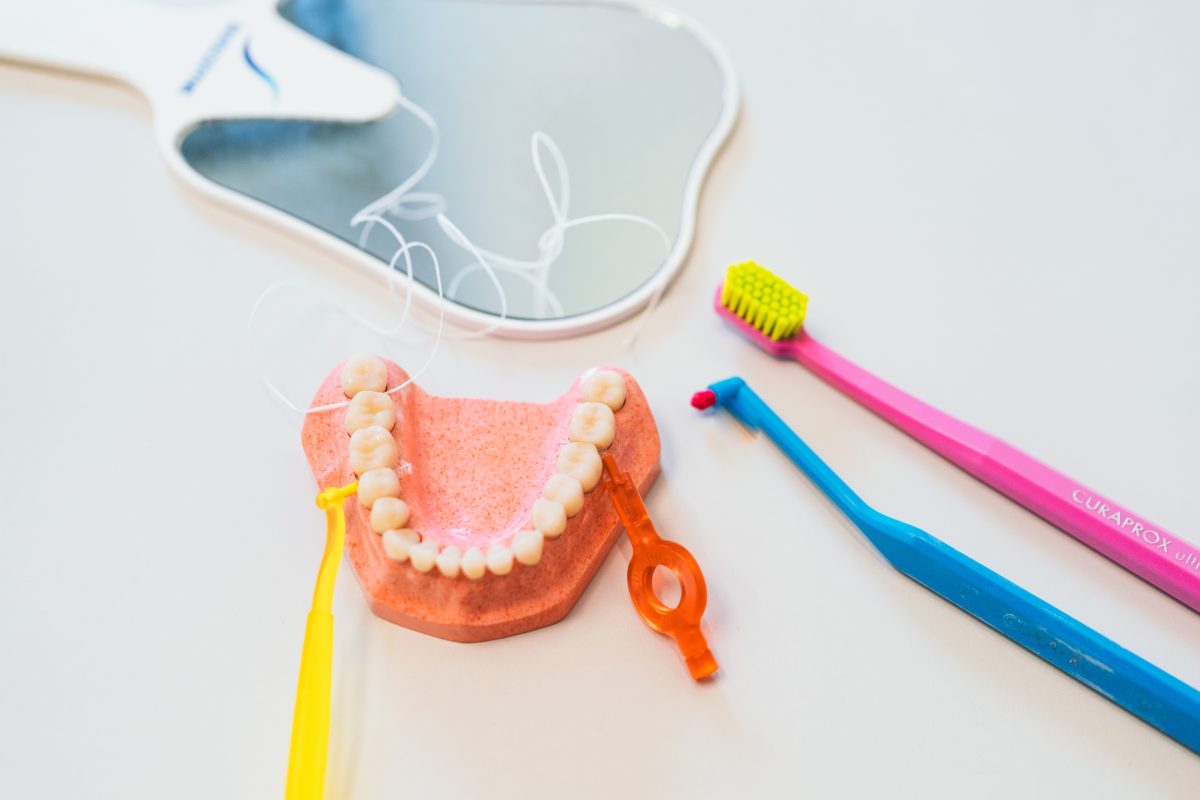 jednozväzková kefka, medzizubná kefka