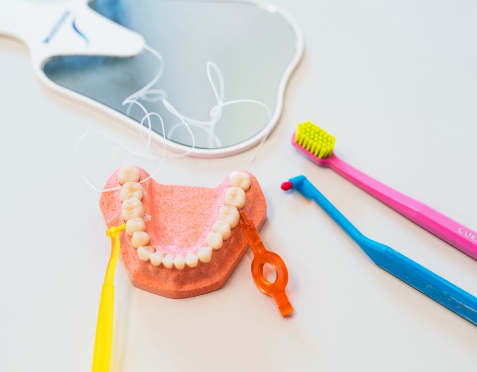 jednozväzková kefka, medzizubná kefka