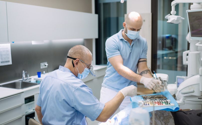 Magnetická rezonancia a zubné implantáty