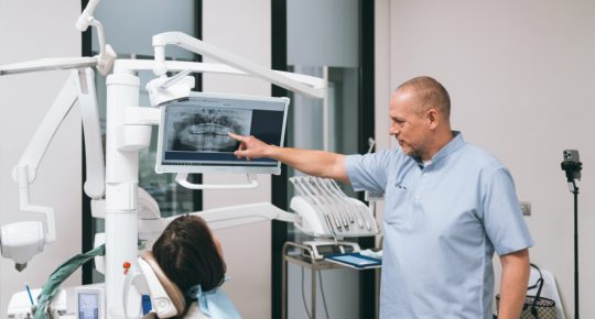 trhanie zubu doma riziká